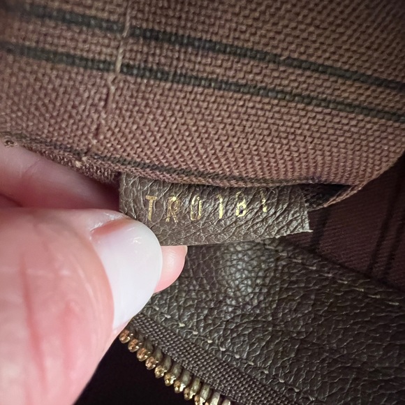 Louis Vuitton Petillante Monogram Empreinte Clutch - excellent condition! - Picture 14 of 16